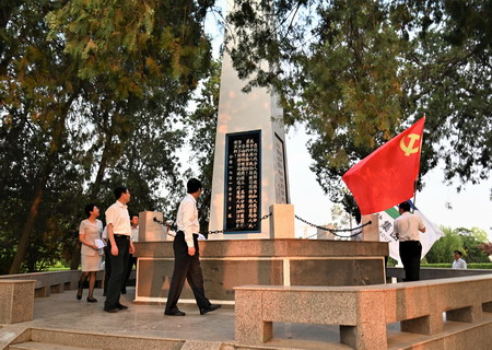 蘇鹽集團(tuán)開展“傳承紅色基因 學(xué)習(xí)守島精神”主題黨日活動(dòng)